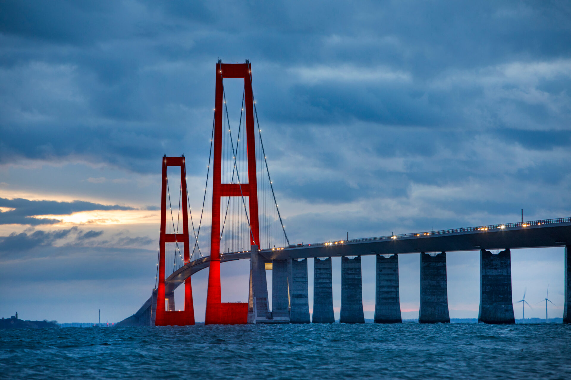Storebælt mærkedag Røde pyloner-redigeret